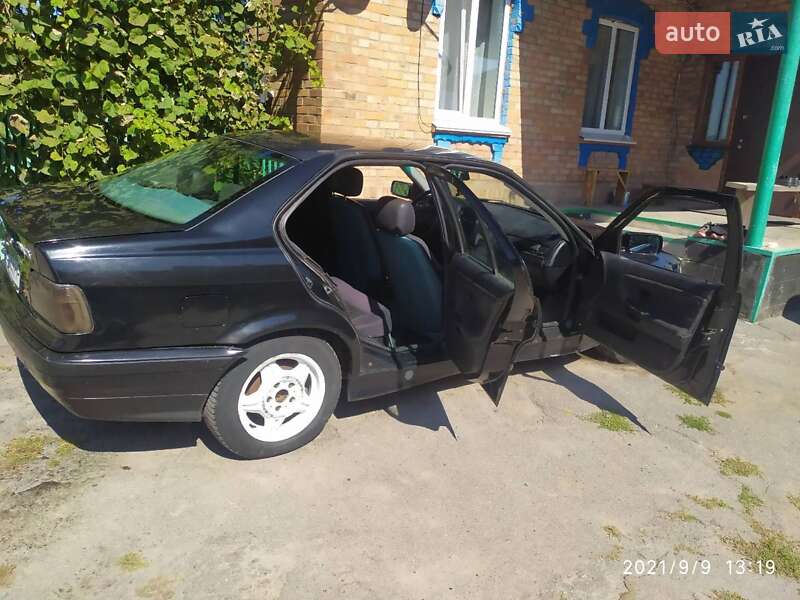 Седан BMW 3 Series 1994 в Казатине