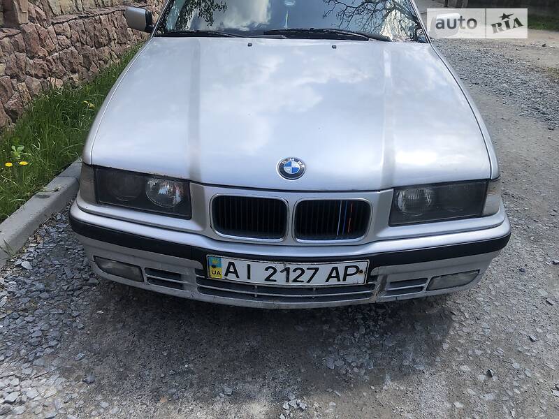 Седан BMW 3 Series 1992 в Золочеве