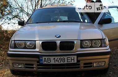 Седан BMW 3 Series 1992 в Погребище