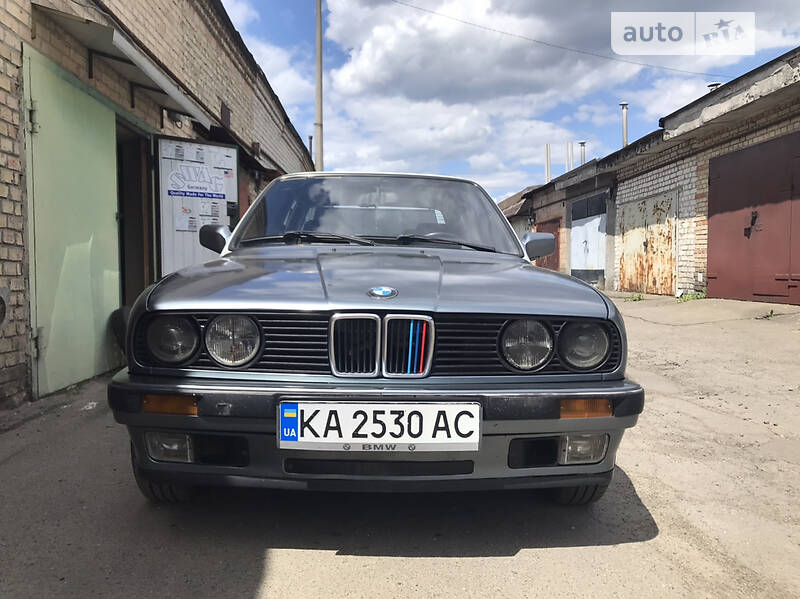 Седан BMW 3 Series 1990 в Киеве