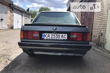 Седан BMW 3 Series 1990 в Киеве