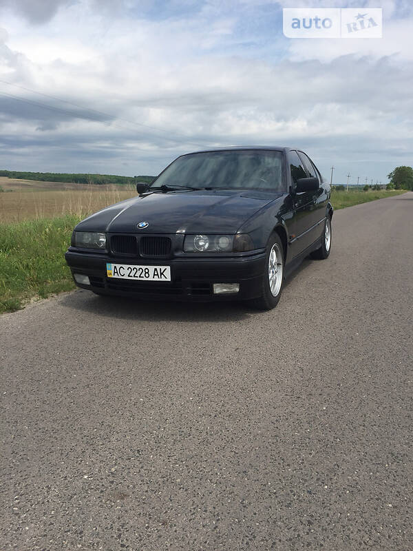 Седан BMW 3 Series 1995 в Луцке