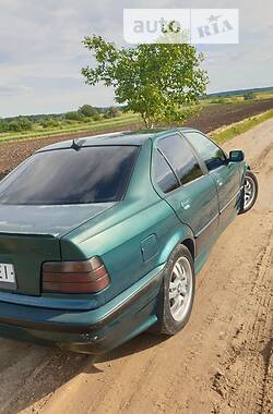 Седан BMW 3 Series 1992 в Львові
