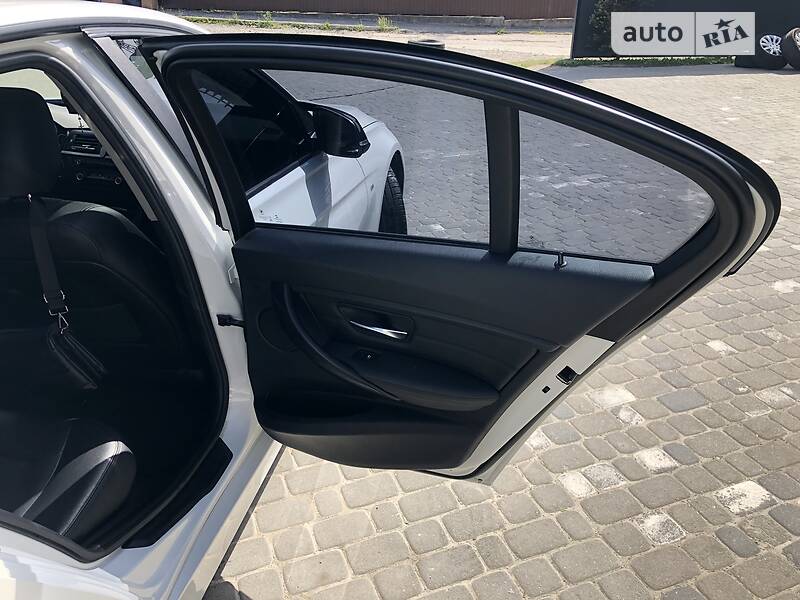 Седан BMW 3 Series 2015 в Львове
