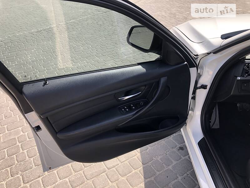 Седан BMW 3 Series 2015 в Львове