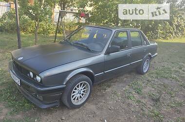 Седан BMW 3 Series 1984 в Сваляві