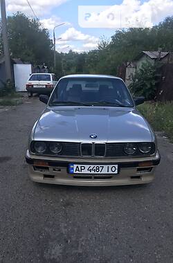 Седан BMW 3 Series 1984 в Запоріжжі