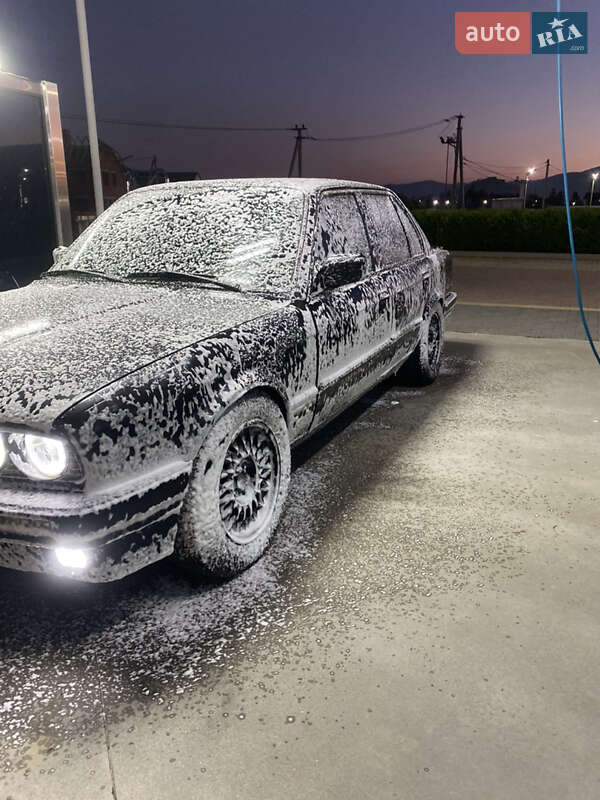 Седан BMW 3 Series 1988 в Хусте