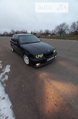 Седан BMW 3 Series 1992 в Вознесенске