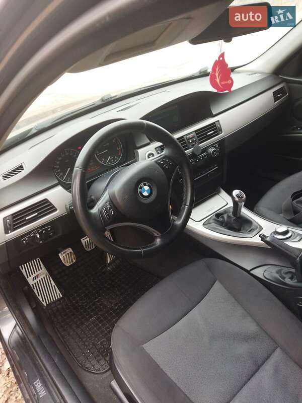 Седан BMW 3 Series 2007 в Вараше