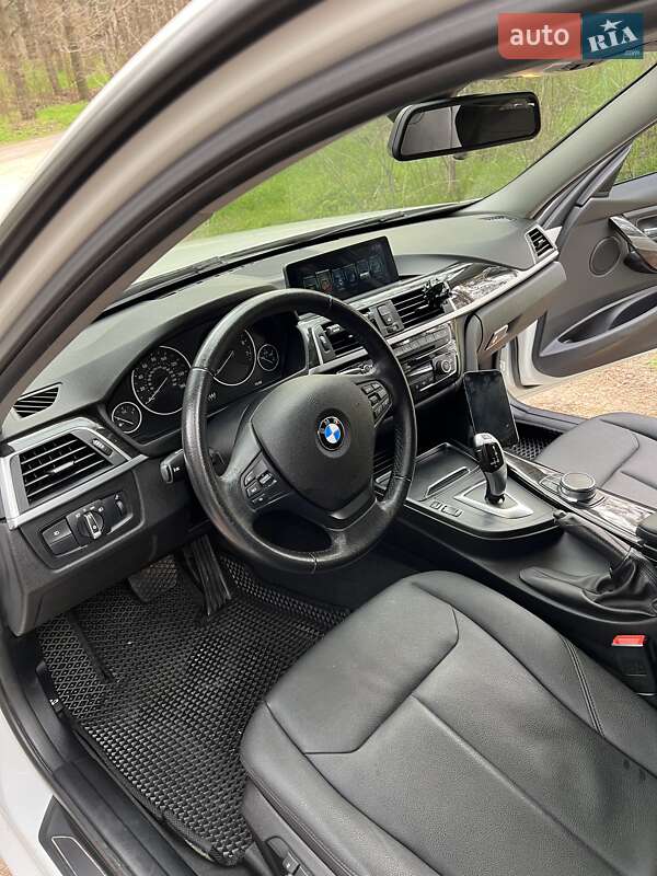 Седан BMW 3 Series 2017 в Запоріжжі