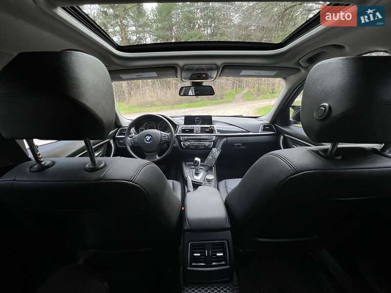 Седан BMW 3 Series 2017 в Запоріжжі