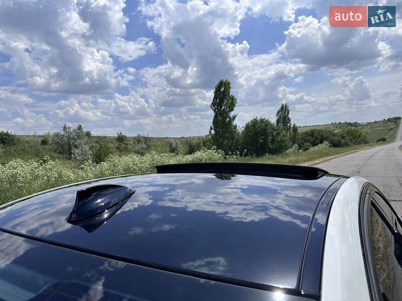 Седан BMW 3 Series 2015 в Києві