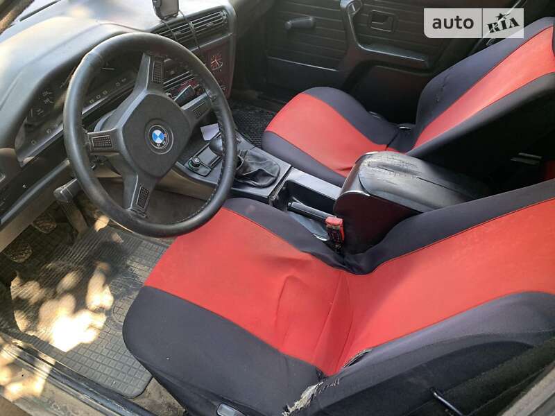 Седан BMW 3 Series 1987 в Млинове