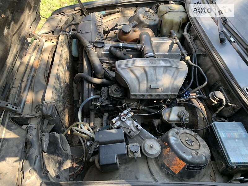 Седан BMW 3 Series 1987 в Млинове