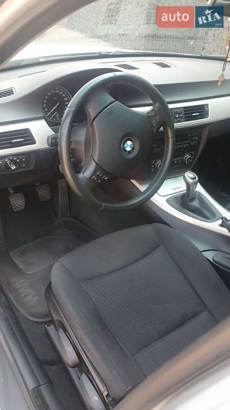 Седан BMW 3 Series 2009 в Тячеве
