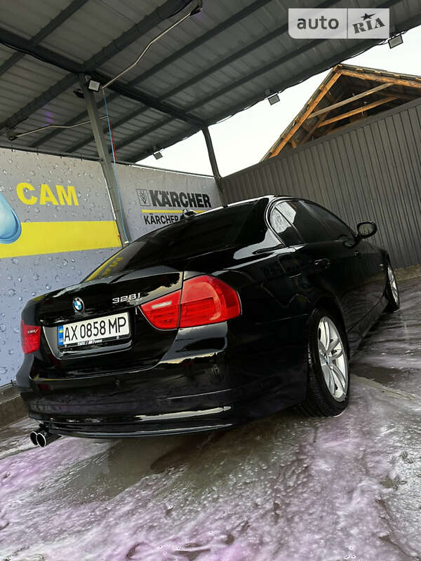 Седан BMW 3 Series 2010 в Валках