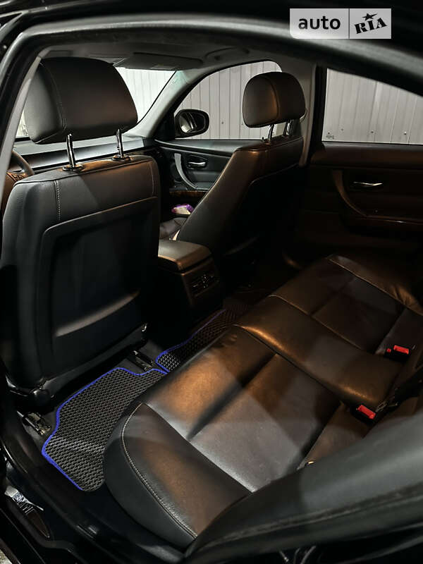 Седан BMW 3 Series 2010 в Валках