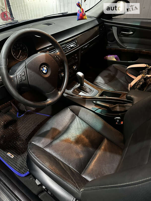 Седан BMW 3 Series 2010 в Валках
