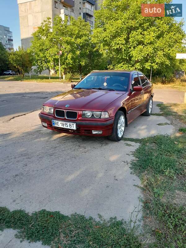 Седан BMW 3 Series 1992 в Первомайске