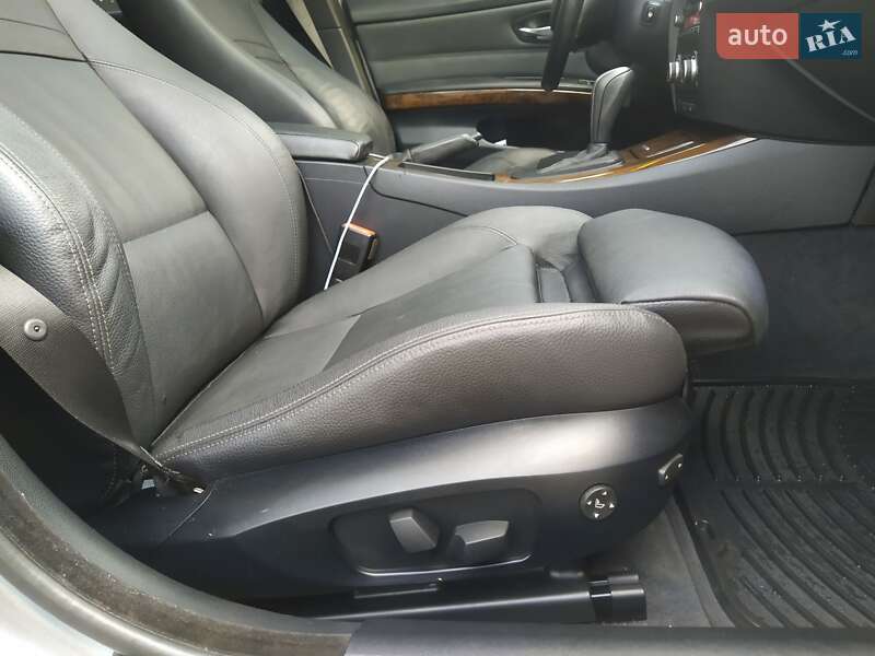Седан BMW 3 Series 2009 в Львове