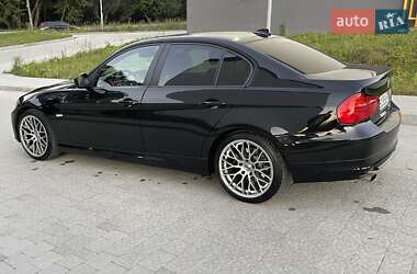 Седан BMW 3 Series 2010 в Новояворовске