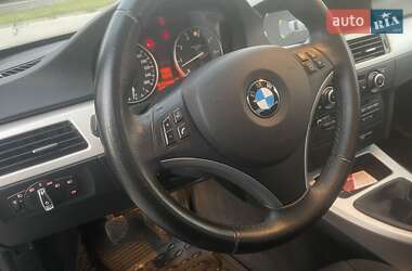 Седан BMW 3 Series 2010 в Новояворовске