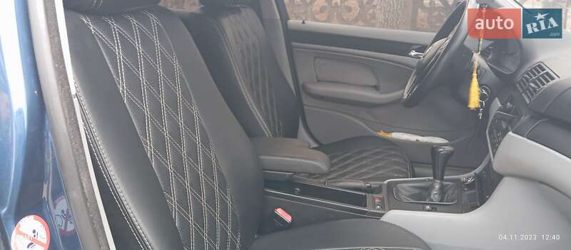 Седан BMW 3 Series 2003 в Веселиновому