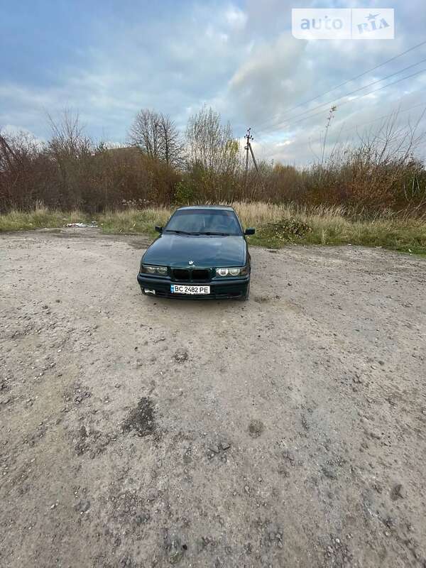 Седан BMW 3 Series 1994 в Городке
