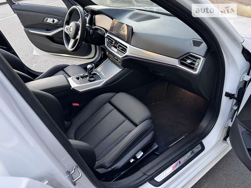 Седан BMW 3 Series 2022 в Киеве