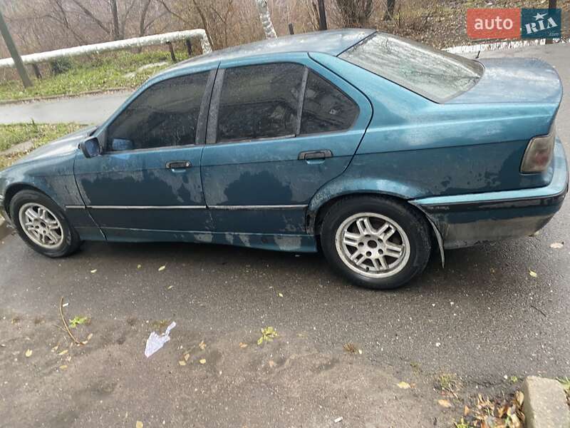 Седан BMW 3 Series 1993 в Днепре