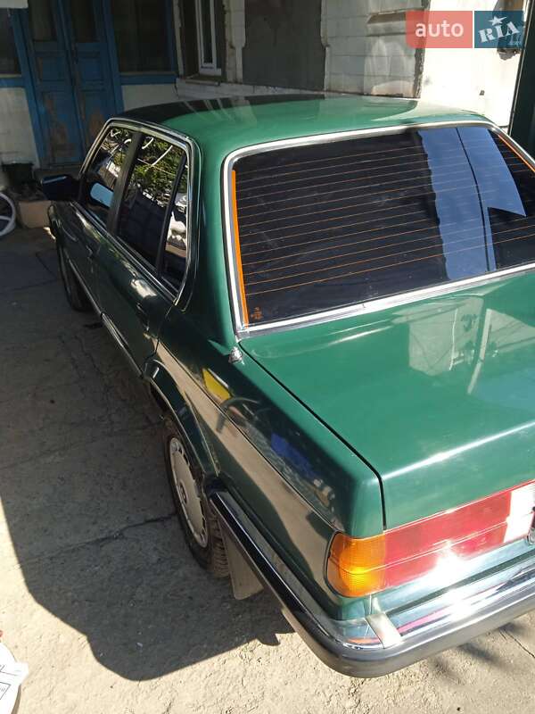 Седан BMW 3 Series 1986 в Синельниково