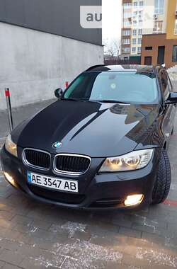 Универсал BMW 3 Series 2010 в Вишневом