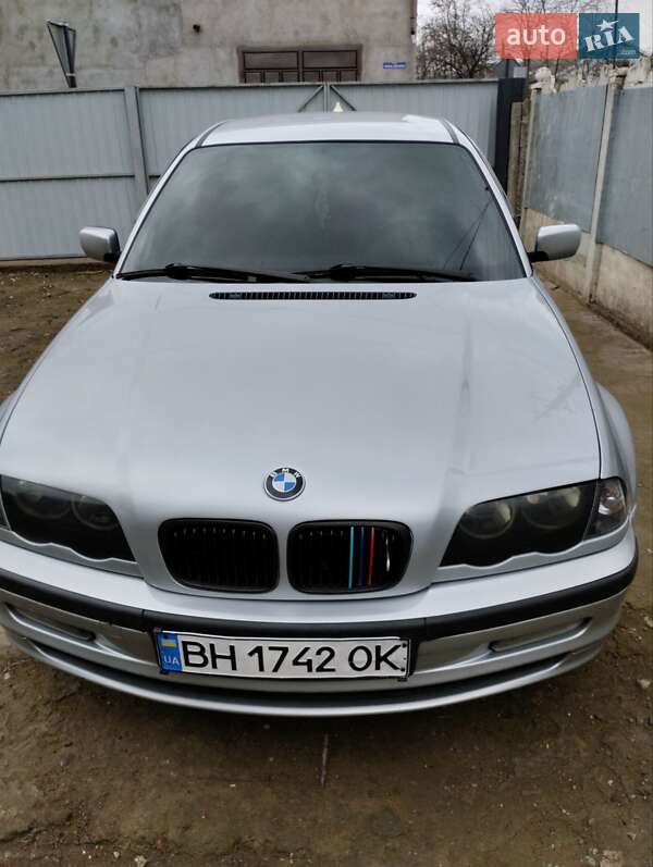 Седан BMW 3 Series 2000 в Рени