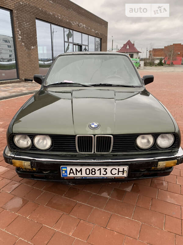 Седан BMW 3 Series 1985 в Нетешине