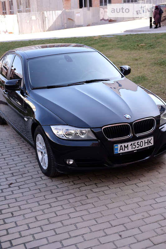 Седан BMW 3 Series 2011 в Львові