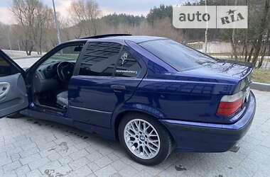 Седан BMW 3 Series 1995 в Новояворовске