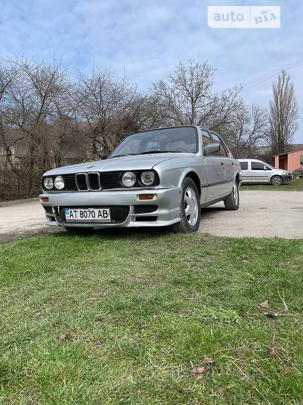 Седан BMW 3 Series 1986 в Кам'янець-Подільському