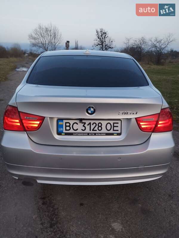 Седан BMW 3 Series 2010 в Рава-Русской