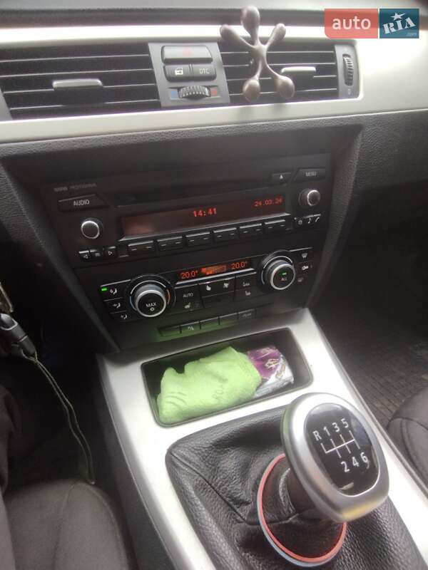 Седан BMW 3 Series 2010 в Рава-Русской