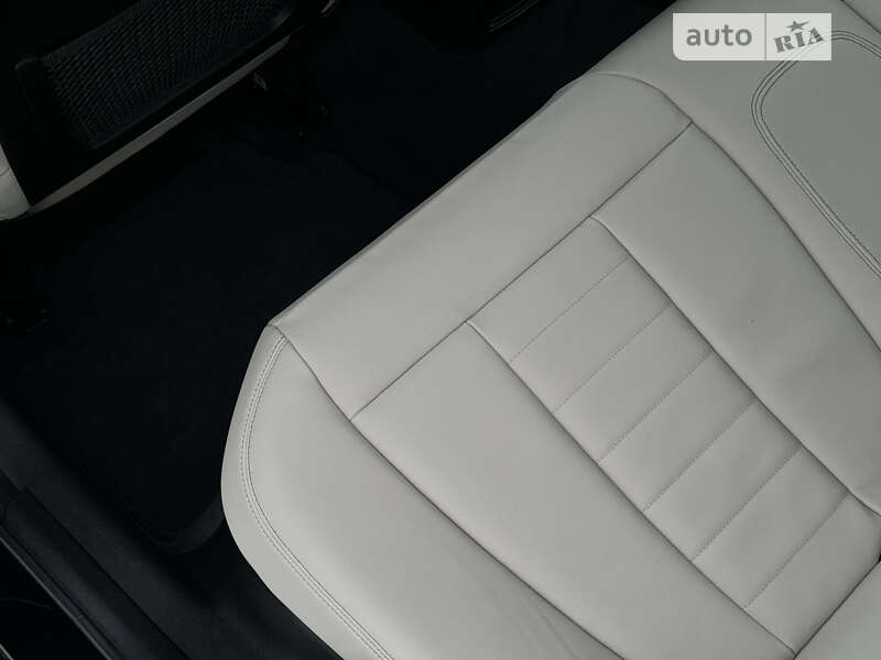 Седан BMW 3 Series 2019 в Львові