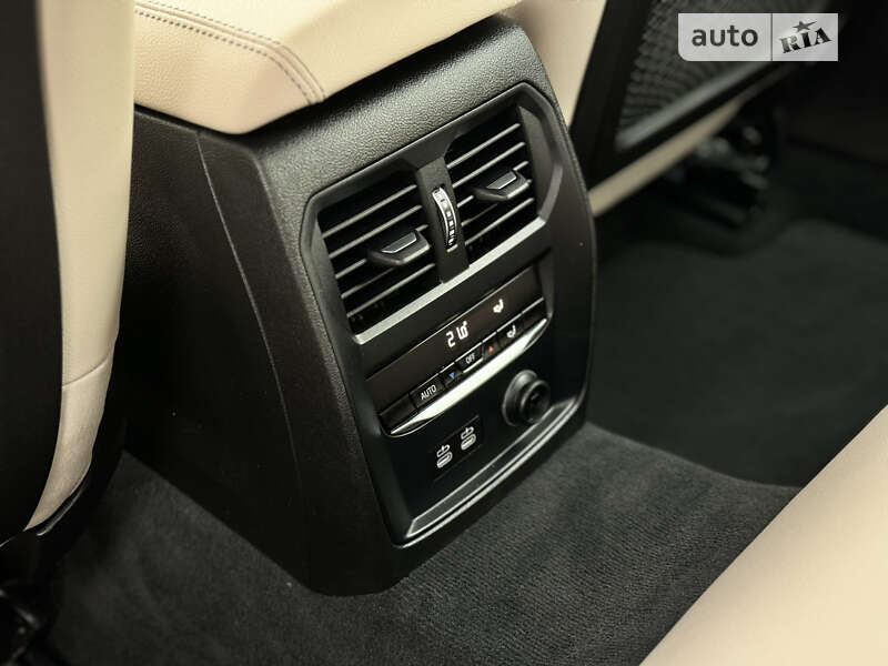 Седан BMW 3 Series 2019 в Львові