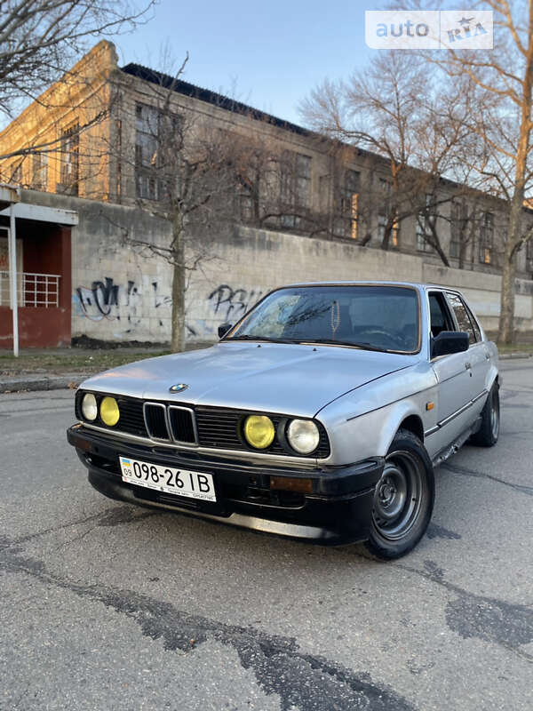Седан BMW 3 Series 1985 в Херсоне