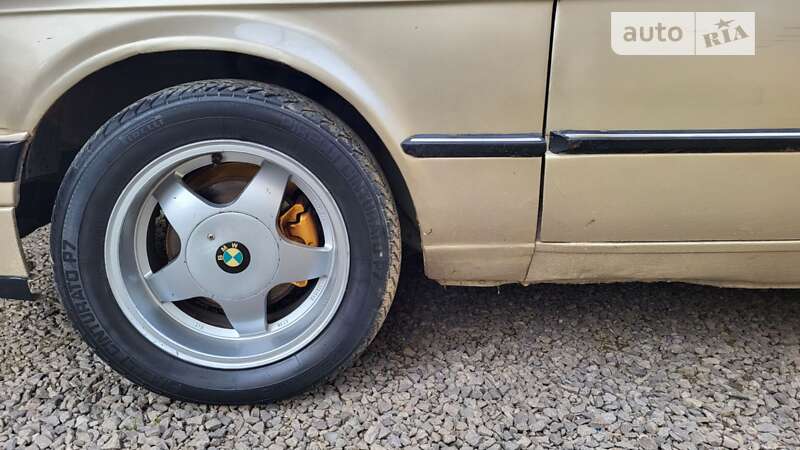 Седан BMW 3 Series 1986 в Ужгороде