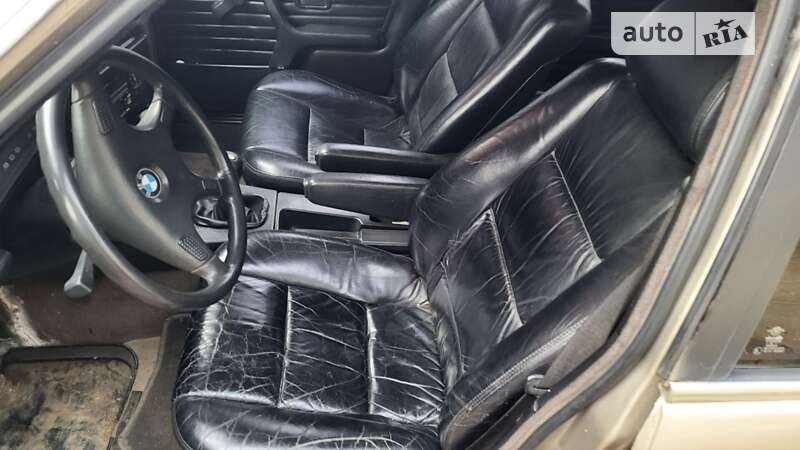 Седан BMW 3 Series 1986 в Ужгороде