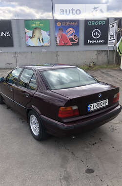 Седан BMW 3 Series 1993 в Хороле