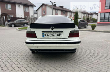 Седан BMW 3 Series 1992 в Ровно