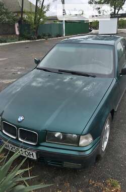 Седан BMW 3 Series 1993 в Татарбунарах