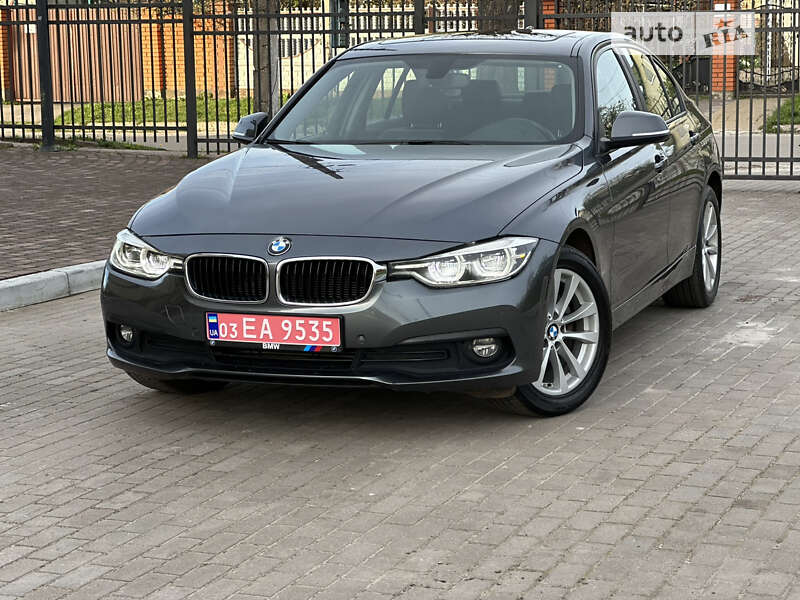 Седан BMW 3 Series 2018 в Нововолинську