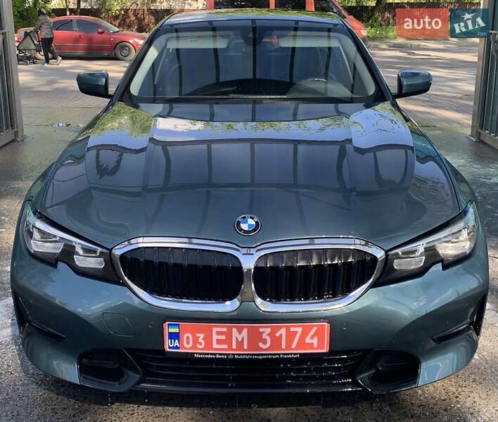 Седан BMW 3 Series 2019 в Львове